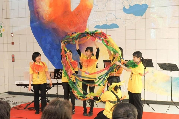 ▲オープニングセレモニー 『愛の鐘』みおつくしの鐘 テープつなぎ