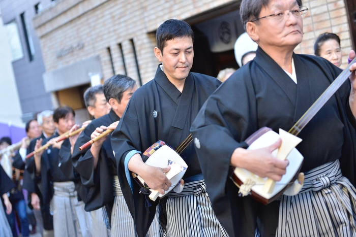 神楽坂路上界隈〜城端曳山祭〈庵唄〉