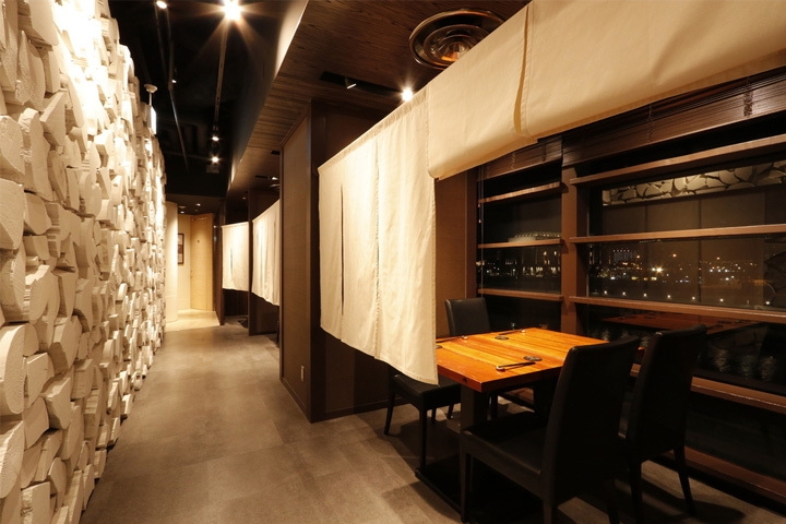 横浜の夜景が見える半個室テーブル席(銀座方舟 桜木町クロスゲート店)