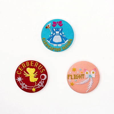 刺繍缶バッジ:各450円(3種展開)