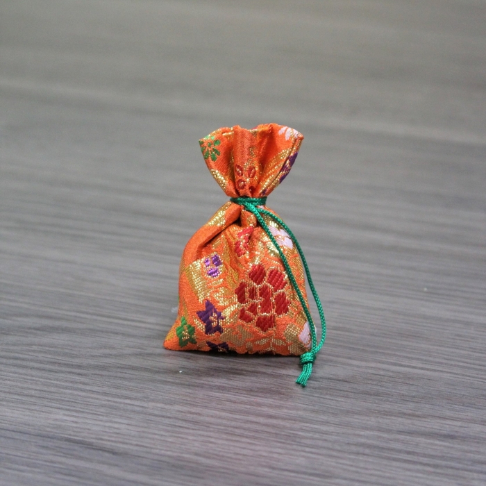 色と香りを自由に選べる匂い袋 A