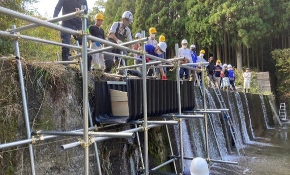 固有種ビワマスの遡上を助ける取り組み(滋賀県)