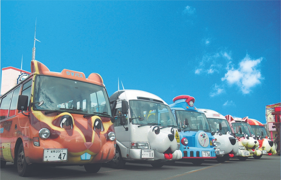 かわいいバスで毎日登園がわくわく！