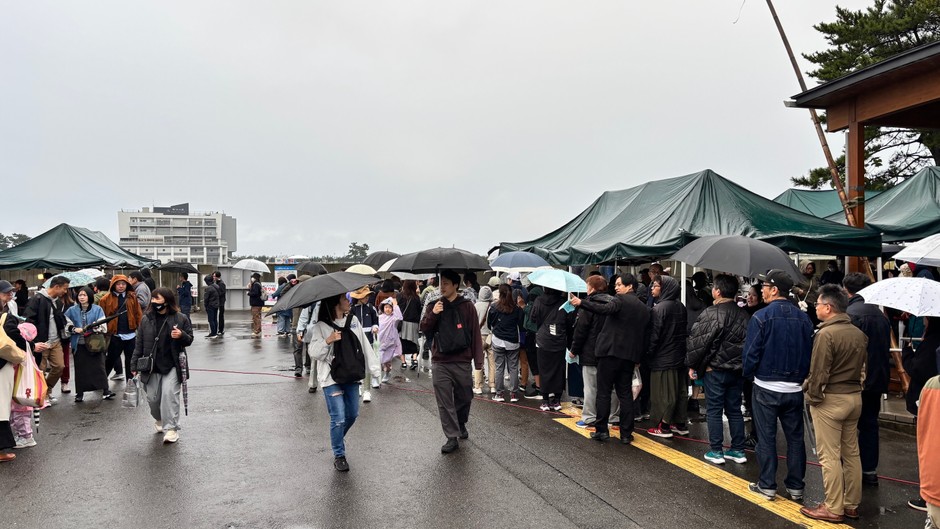 昨年は雨天でしたがたくさんのお客様にご来場いただきました。