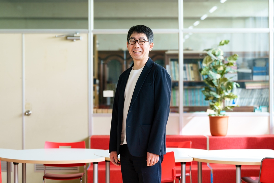 藤田知則 氏（麗澤瑞浪中学・高等学校 校長） 2020年4月より校長に就任。土曜日に実施する探究活動講座「Discovery Saturday」をはじめとする探究・キャリア教育を推進し、東海地区で初めて「5 Round System」の英語メソッドを導入するなど、英語・国際理解教育の充実にも取り組む。確かな学力の定着、道徳教育の充実と合わせ、4つの柱を基に学校教育改革を推進している。