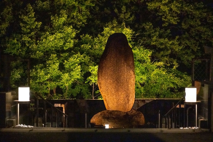 浄縁墓も夜のお参りができるうように照らされております