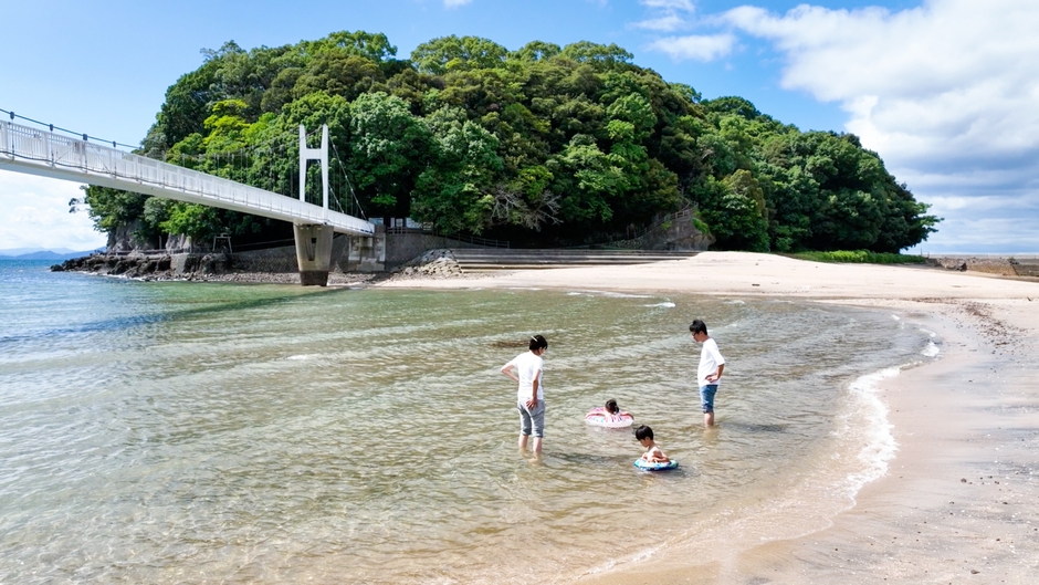 ホテルから徒歩2分の湯の児海水浴場