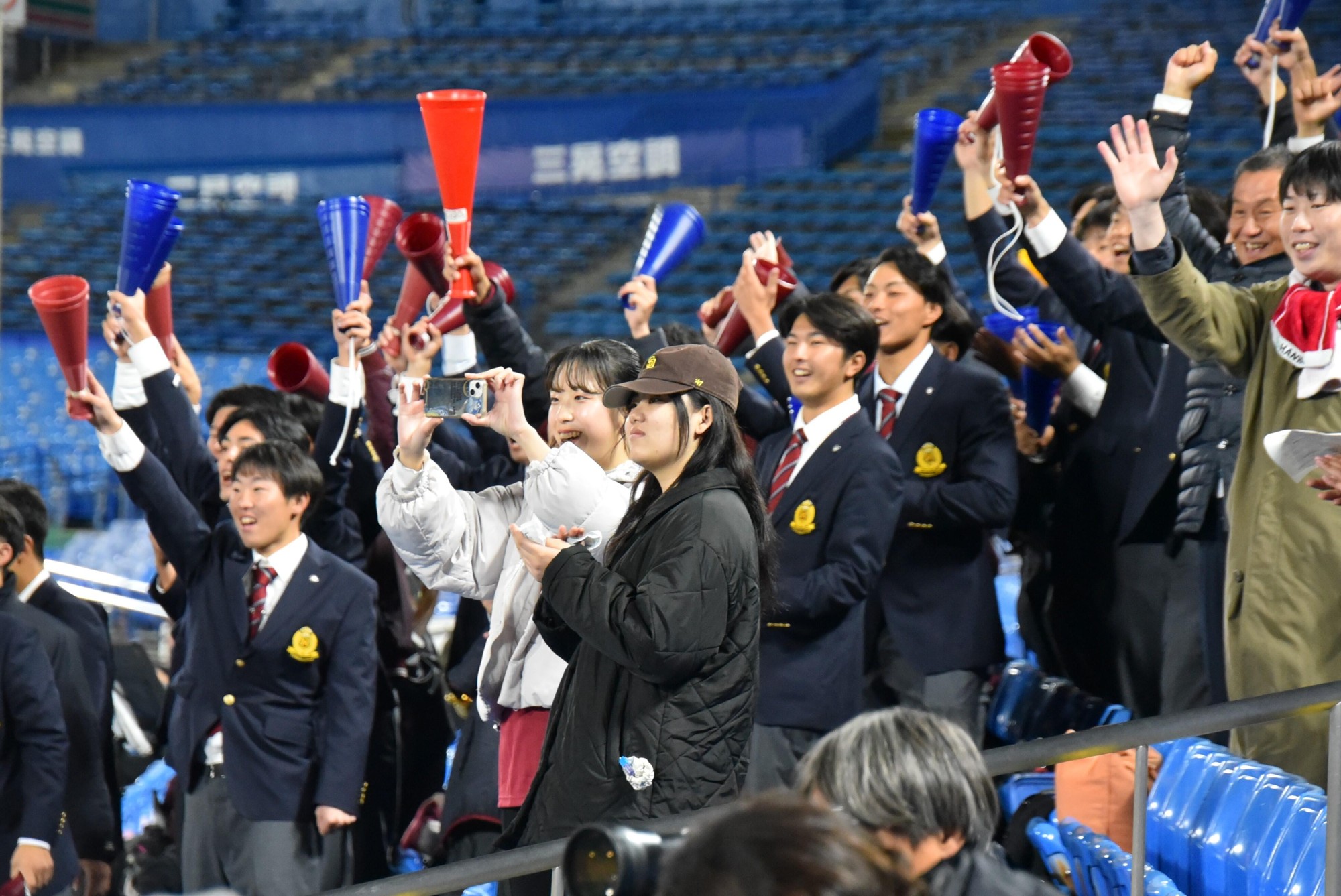 勝利の瞬間の応援席