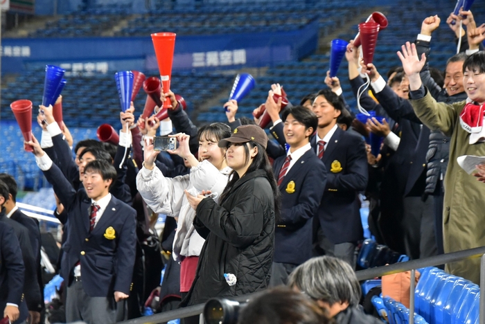 勝利の瞬間の応援席