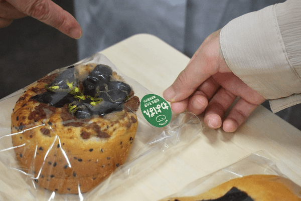 『わよぱん』のシールが目印です