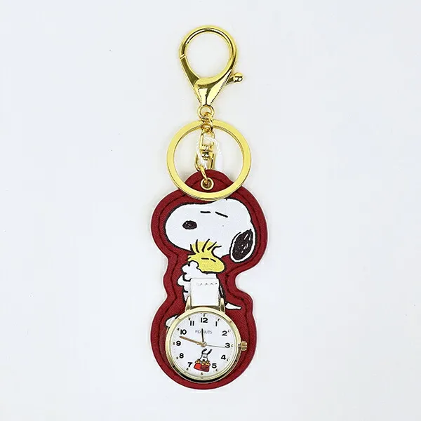 上品で可愛らしいスヌーピーのダイカットチャームウォッチ。キーホルダー感覚でどこにでもつけられます！