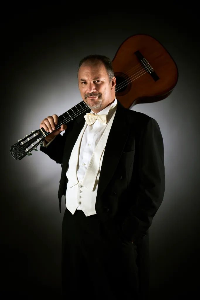 ナポリ出身の国際的ギタリスト エドアルド・カテマリオ　2013年以来の来日公演が決定！　日本人歌手との共演コンサート５公演を予定