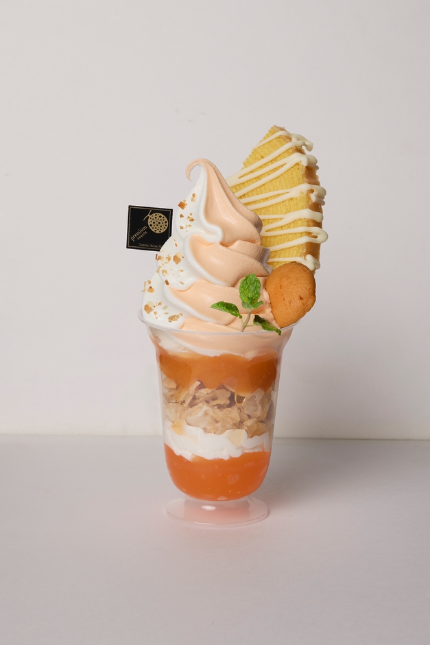 【とみたメロンハウス】「贅沢ふらのメロンパフェ」