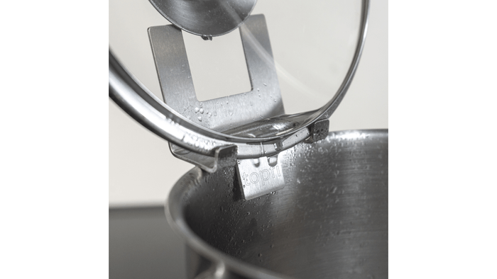 ふた裏の水滴は鍋に戻ります