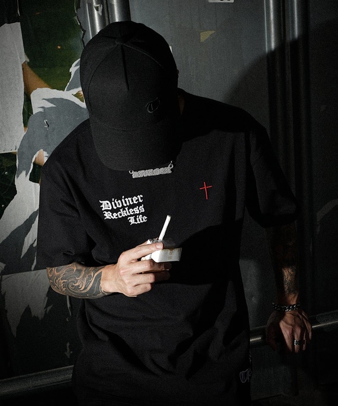 Serious Determination TEE(ブラック/ホワイト)