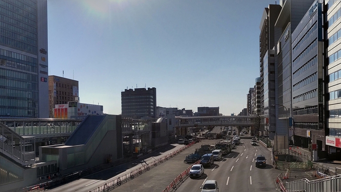 （左）JR東海道新幹線・横浜線新横浜駅／（中央）環状2号／（右）富士火災横浜ビル