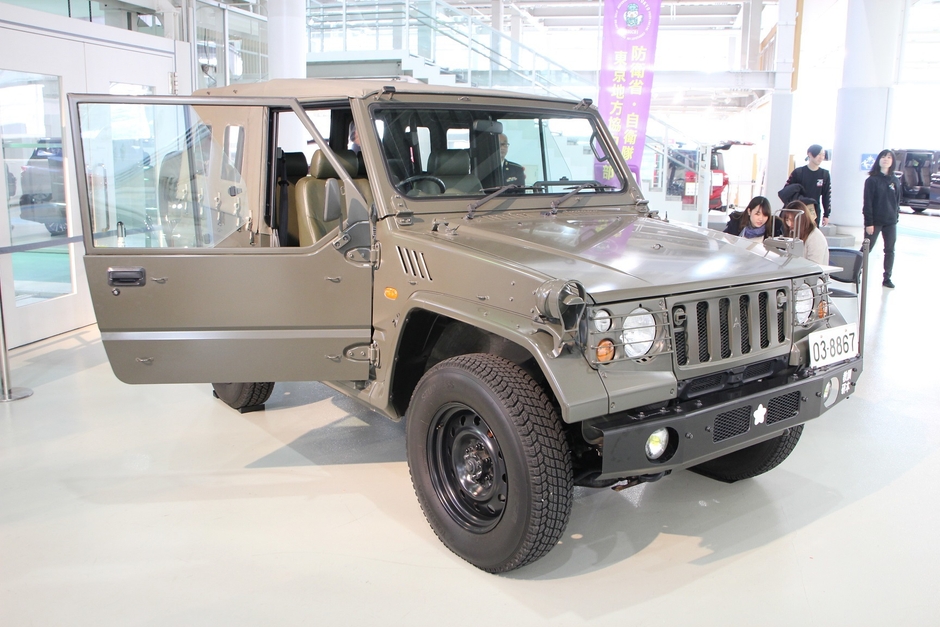 陸上自衛隊(三菱パジェロ)