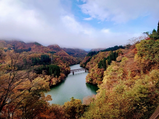 秋の行楽シーズンに向けて福島県・奥会津の 「霧幻峡カヤックツアー」販促強化を実施！ ～雄大な只見川で紅葉を楽しみながら心身をリフレッシュ！！～