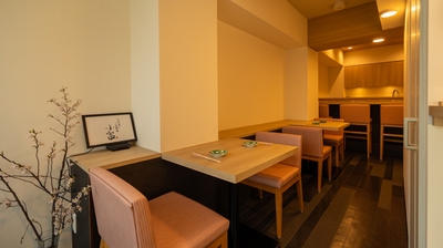 店内テーブル