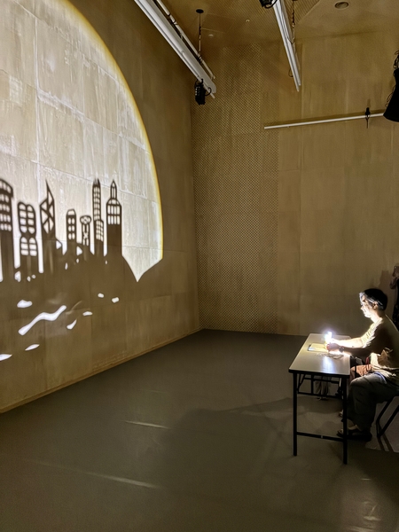 サンフール・ラウ氏　制作風景