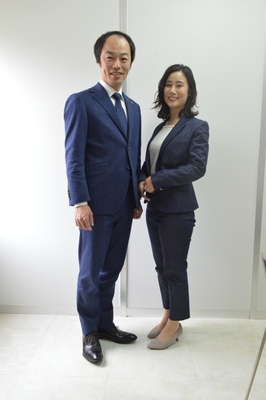 岡山県産デニム着用した小田象社員