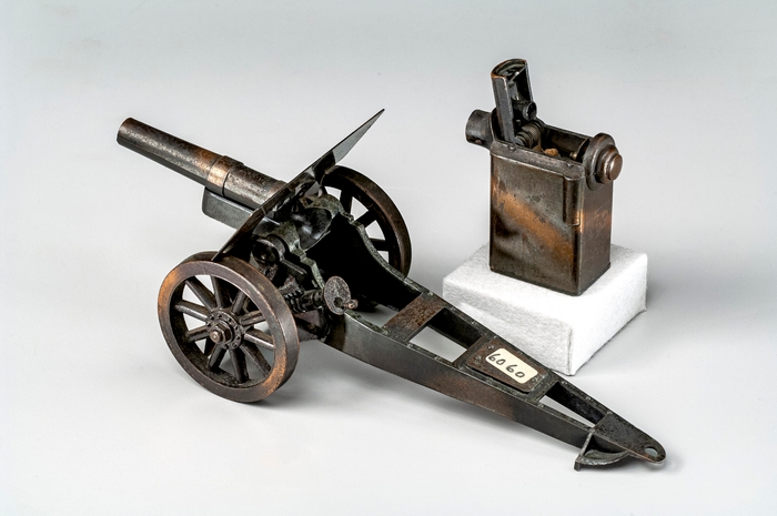 Photo.12 砲台造形ライター アメリカ合衆国