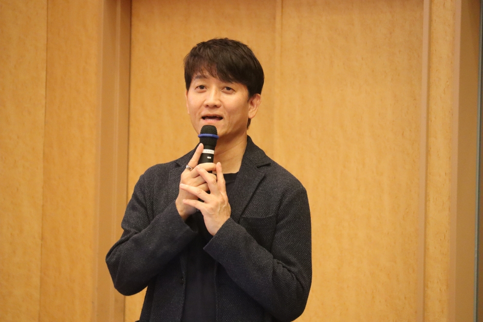 基調講演する吉村公孝氏