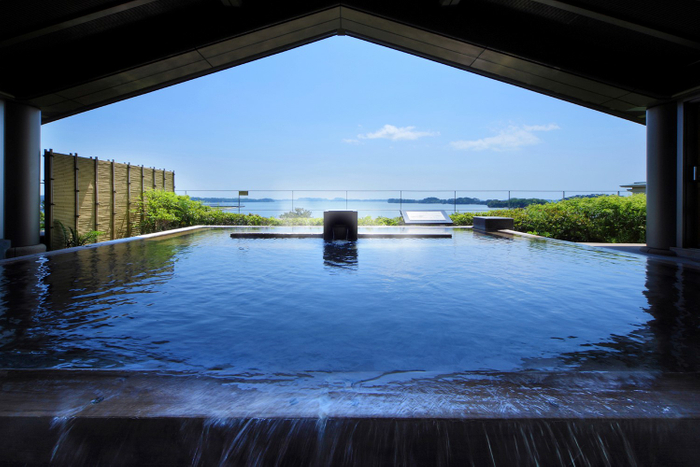 水平線を眺めながら、松島の島々を眺めるパノラマビューの絶景露天風呂