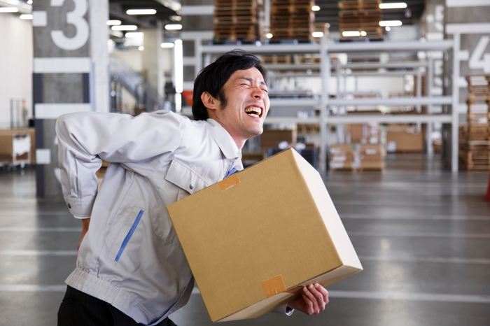 物を持ち上げギックリ腰に