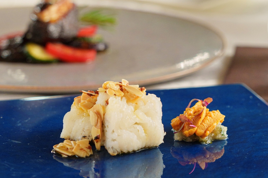 ▲「Auberge フレンチの森」淡路島産鱧を使用したフレンチコース