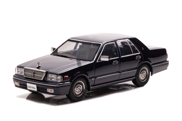 1/43 日産 セドリック Brougham VIP (PAY31) 1998 Dark Blue Pearl:左前