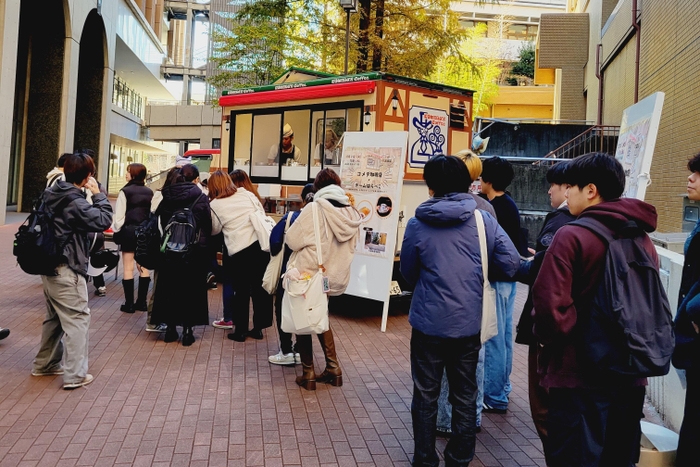 1時限目の開始前。途切れない行列