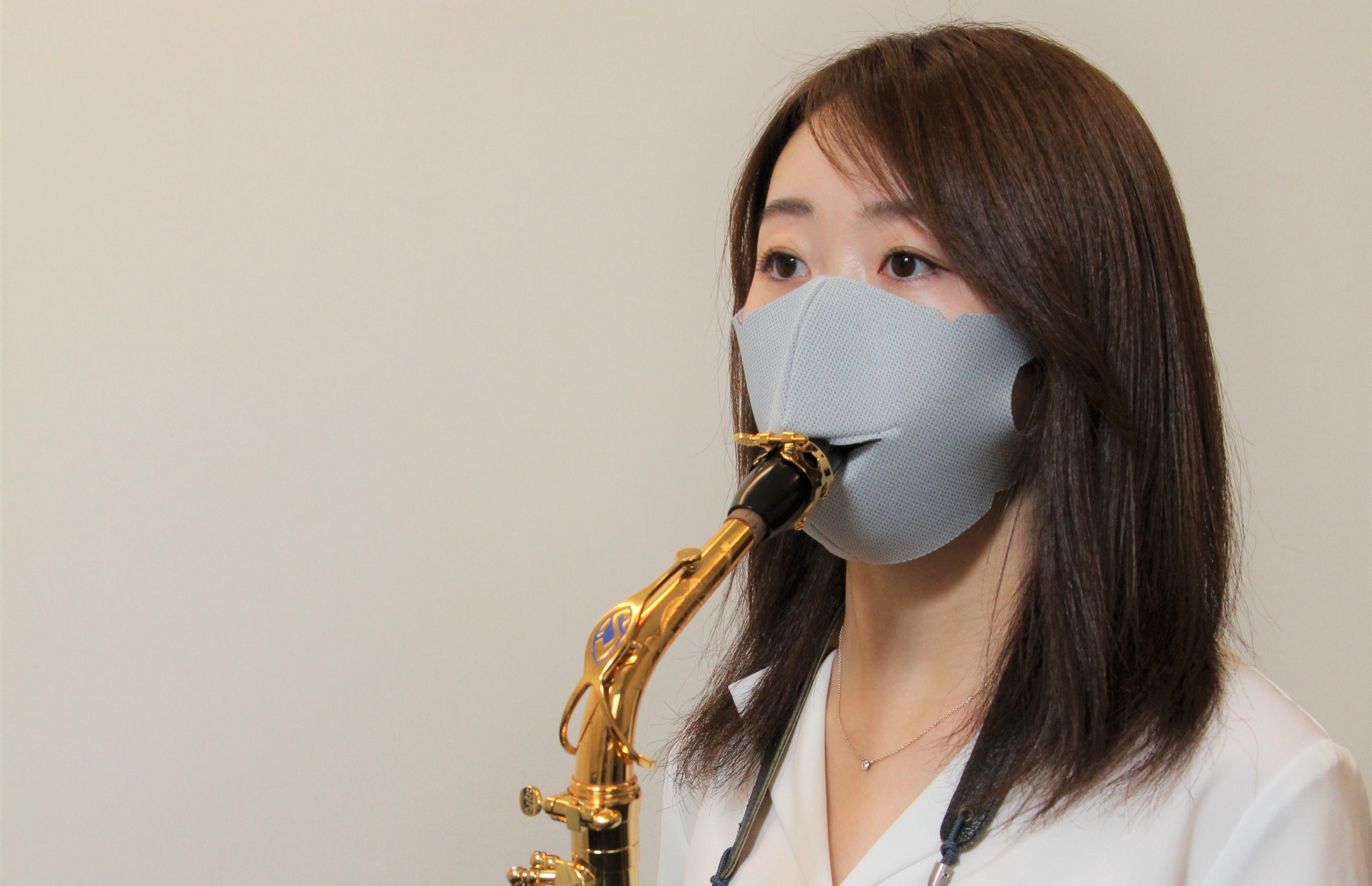 装着したまま管楽器を演奏できる、 シリカクリン配合の抗菌消臭立体マスク