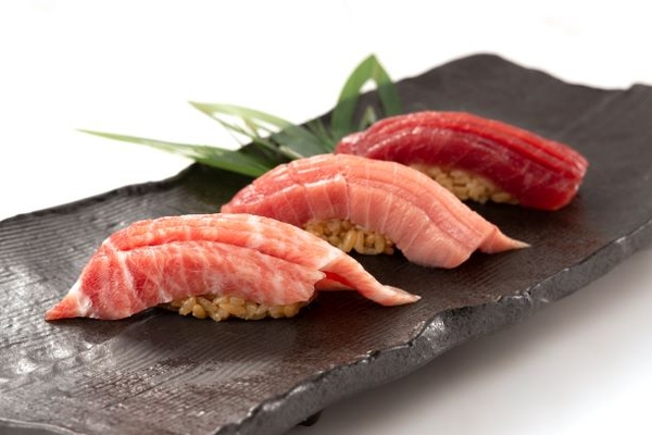 豊洲仲卸「やま幸」の本マグロを提供