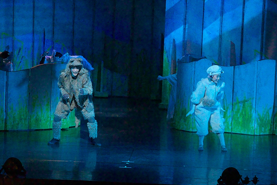 音楽劇「あらしのよるに」 撮影:青木 司