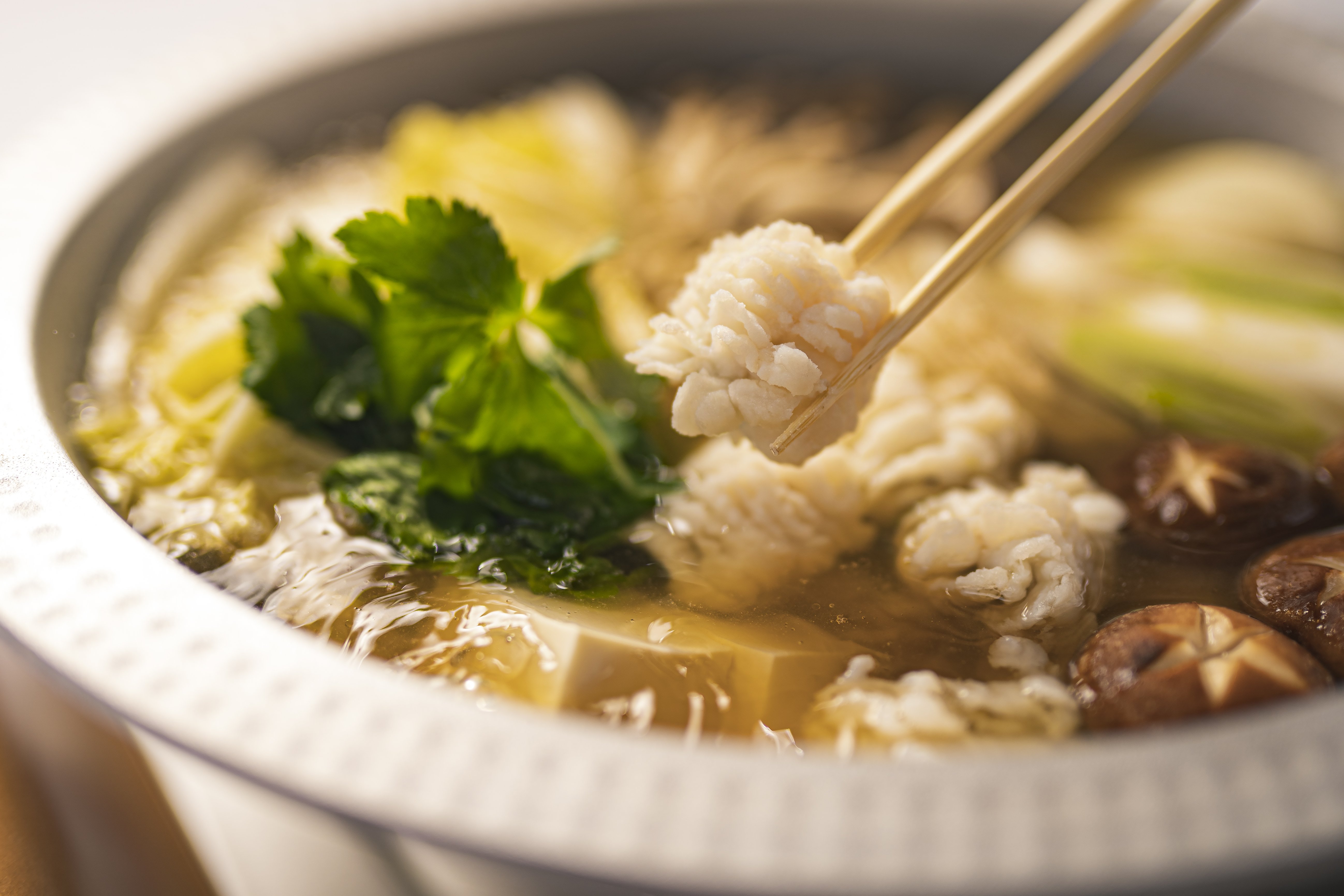 夏の旬食材「淡路島黄金鱧」を使用した山下春幸氏監修による新和食コース 「黄金鱧すき鍋プラン」を期間限定で6月7日より販売開始