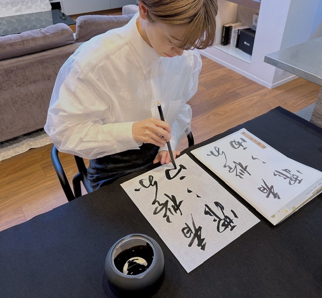 YouTube登録者数3万人超の書家が監修 九谷焼の「墨池(ぼくち)」を4月3