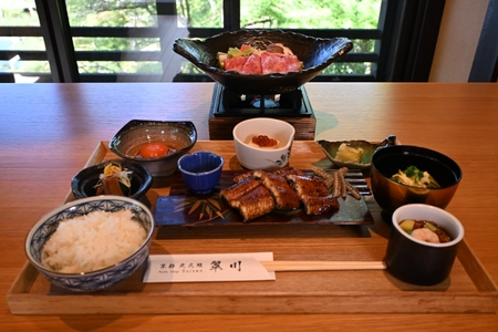 ねね様が愛した紅葉を『⼿が届く距離』で─円⼭公園『京都 炭⽕鰻 翠川 祗園八坂』が『ねね様のおもてなし御膳』開始、戦国⼀の美⼥が⾒た絶景と最⾼の⾷材で天下統⼀級のもてなしを再現