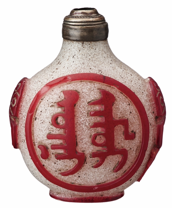 Photo.18 雪片地赤被せガラス製吉祥模様嗅ぎたばこ入れ モンゴル 19~20世紀