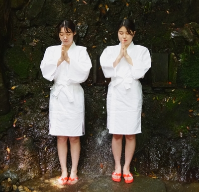 滝行の様子