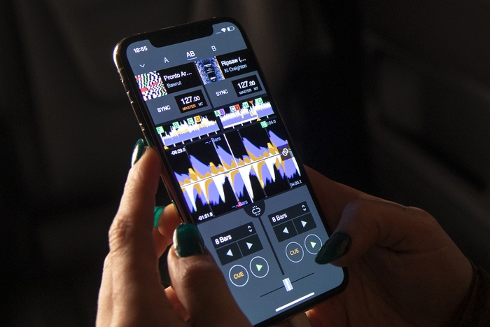 限られたスクリーンスペースでも快適で効率的なDJ準備を実現するモバイル新機能