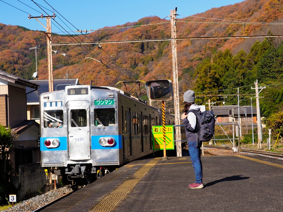 秩父鉄道フリーハイキング名山コース冬編 スタート駅の1つ波久礼駅ホームにて