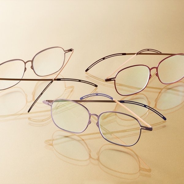 洗練されたデザインの眼鏡型拡大鏡「エアリールーペ」。ウェリントン型フレームで3色展開