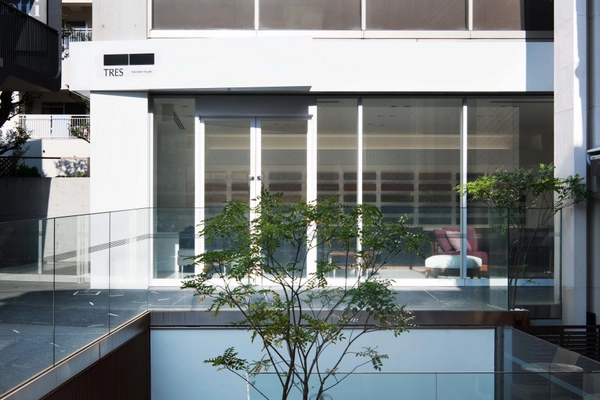 素材からこだわった国内最高水準のソファを 職人がオーダーメイドで製造　 ソファ専門店「トレス ザ・ソファテーラー」が 東京 青山にオープン