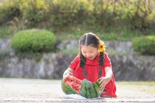 ▲4日（木）、5日（金）限定で「スイカ割り」を開催