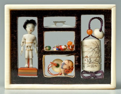 (Photo_17) 「集第三号」 箱:2.57× 3.37 cm 象牙三折人形、三味線駒、印籠、独楽 作:小林礫斎 巾着は實作。