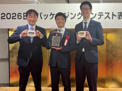 左から 当社ミルクサイエンス研究所 山住 弘、須田 崇、中澤 大将