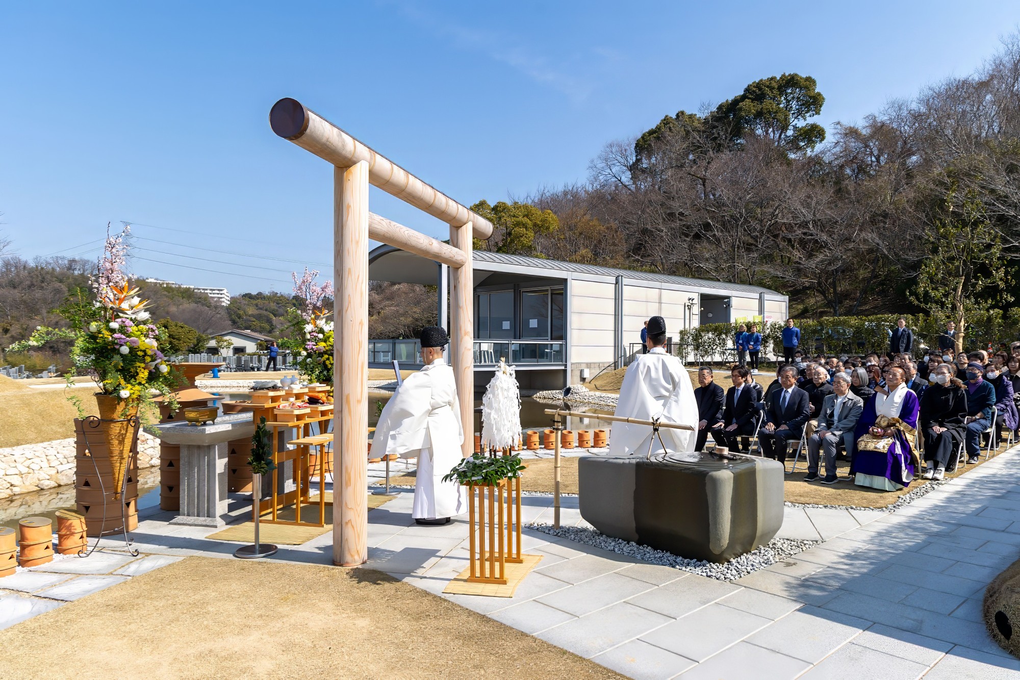 神仏が共に祈る、秋の祭祀・供養。大阪メモリアルパーク「竹田式古墳墓」で『御霊祭』を斎行、64名のお名前を奉読