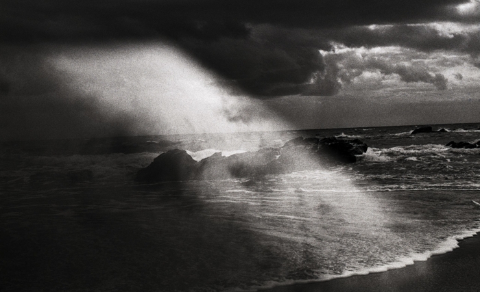 写真展「砂の下の鯨」より　 (C)Shiho Yoshida&#44; Courtesy of Yumiko Chiba Associates