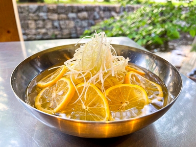 夏に新登場した 祇園麺処むらじ監修の「レモン冷麺」